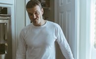 Звуки пренебрежительного фырканья человека