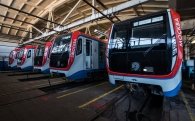 Звуки с голосом автоинформатора в электропоезде